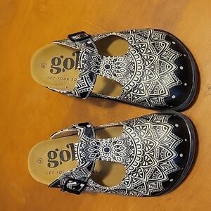 Goby Calceo Black & White Mandala Mule Clogs    Size 8.5 US